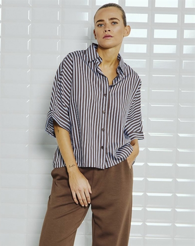 Withblack - Helene WBL Batsleeve Skjorte - Brown Stripe